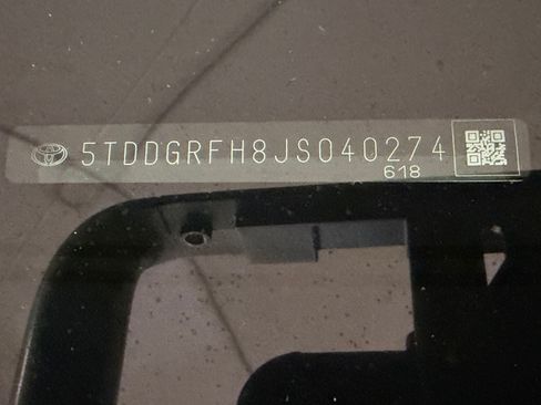 Used 2018 Toyota Highlander Limited Platinum AWD/4WD image 28