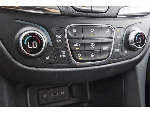 Used 2023 Chevrolet Equinox LT FWD image 23