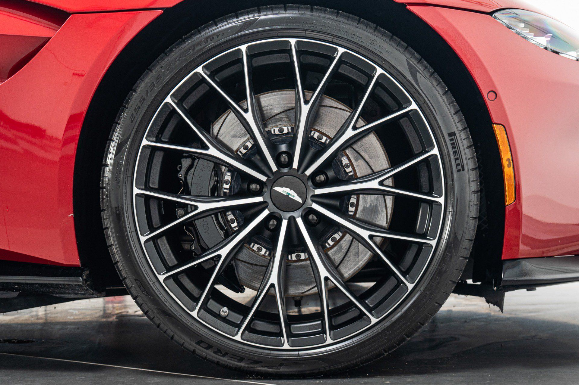 Used 2023 Aston Martin V8 Vantage Coupe RWD image 40