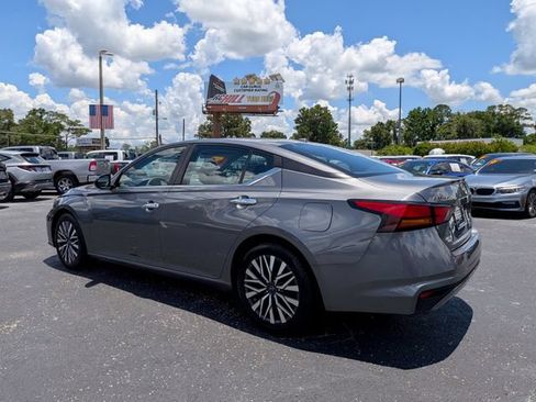 Used 2024 Nissan Altima 2.5 SV FWD image 6