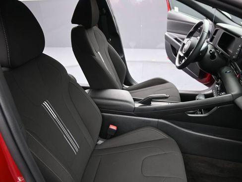 Certified 2025 Hyundai Elantra Sport image 37