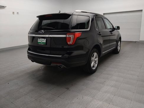 Used 2018 Ford Explorer XLT w/ Equipment Group 201A FWD image 9
