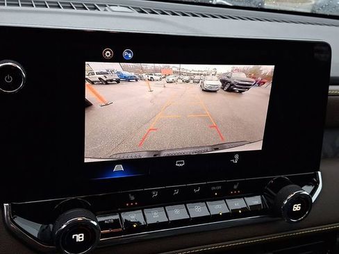 Used 2024 Chevrolet Colorado ZR2 w/ Safety Package AWD/4WD image 32
