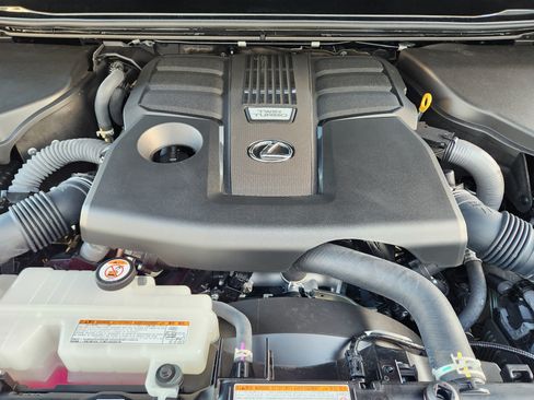 Used 2025 Lexus GX 550 w/ Accessory Package (2T) AWD/4WD image 32