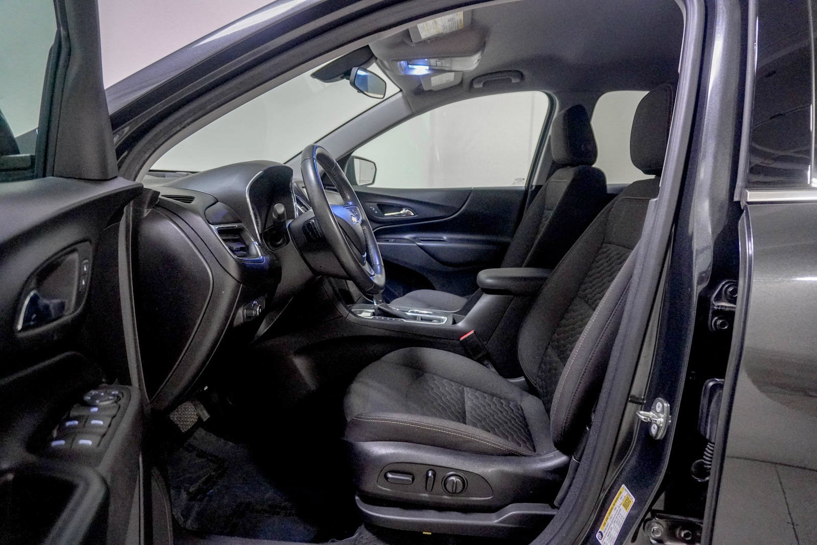 Used 2018 Chevrolet Equinox LT AWD/4WD image 19