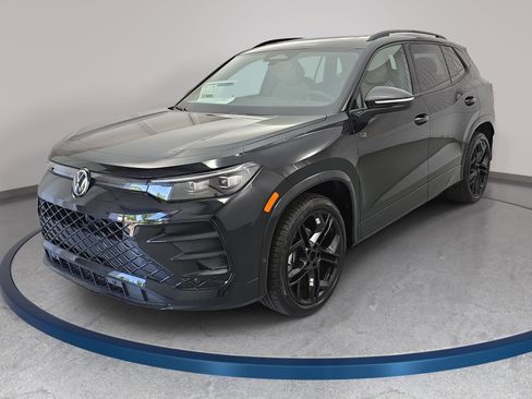 New 2026 Volkswagen Tiguan SE R-Line FWD image 1