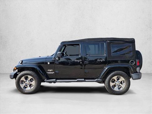 Used 2017 Jeep Wrangler Unlimited Sahara AWD/4WD image 9