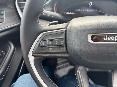 Used 2024 Jeep Grand Cherokee Limited w/ Luxury Tech Group II image 24