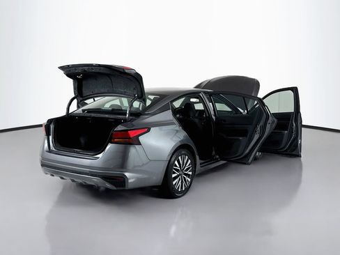 Used 2024 Nissan Altima 2.5 SV FWD image 19