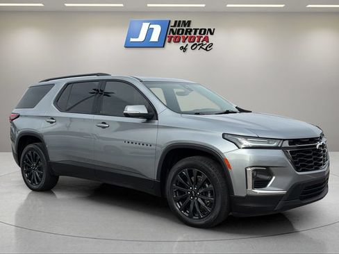 Used 2023 Chevrolet Traverse RS FWD image 3