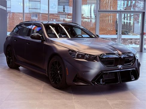 New 2026 BMW M5 Touring image 3