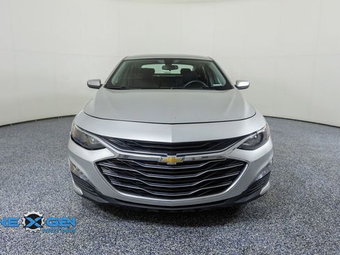 Used 2021 Chevrolet Malibu LT FWD image 2