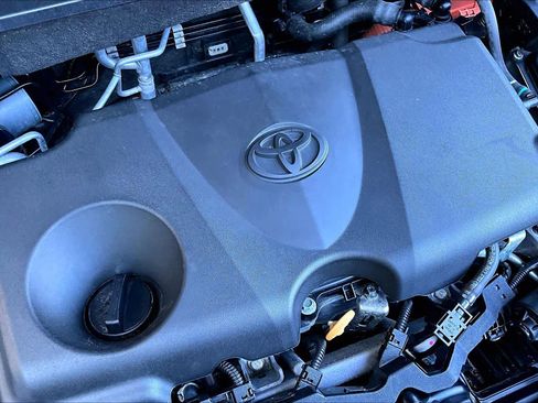 Used 2023 Toyota Highlander XLE AWD/4WD image 31