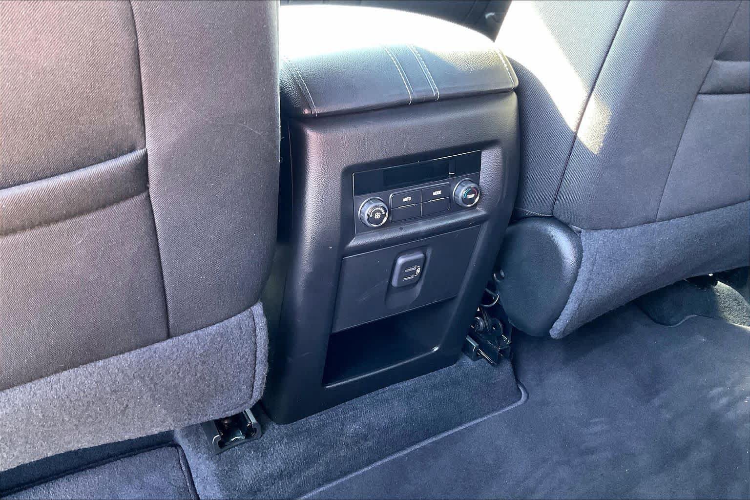 Used 2023 Chevrolet Traverse LT FWD image 34