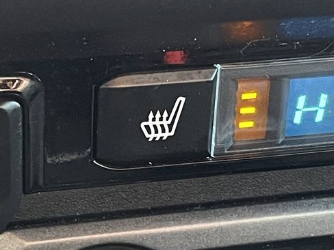 Used 2017 Toyota Tacoma SR image 17