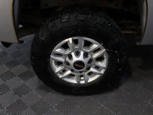 Used 2011 GMC Sierra 2500 SLT w/ Snow Plow Prep Package image 24