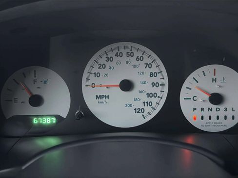 Used 2005 Dodge Grand Caravan SE image 16