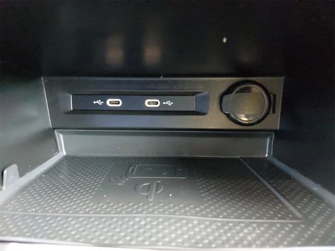 Used 2022 Volkswagen Tiguan SE image 29