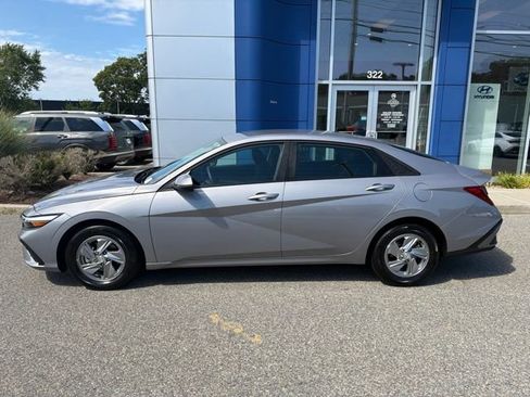 Certified 2026 Hyundai Elantra SE FWD image 2
