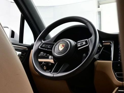 Certified 2023 Porsche Macan AWD/4WD image 21