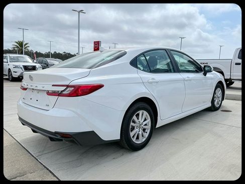 Used 2025 Toyota Camry LE image 5