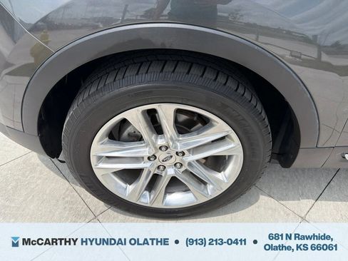 Used 2017 Ford Explorer XLT w/ Equipment Group 202A AWD/4WD image 18