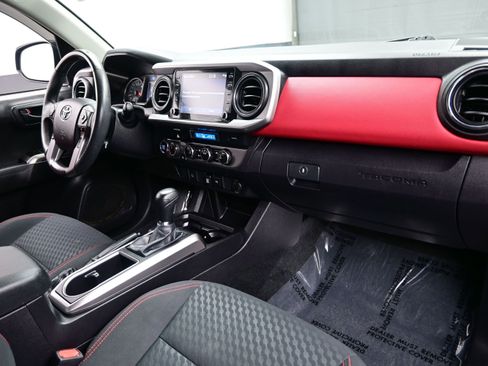 Used 2023 Toyota Tacoma SR5 w/ Black Out Package (TMS) AWD/4WD image 15