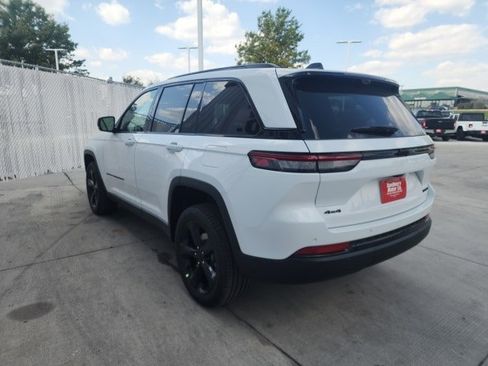 New 2025 Jeep Grand Cherokee Limited w/ Luxury Tech Group II image 27