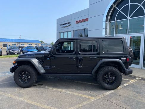 Used 2025 Jeep Wrangler Unlimited Sport S 4xe AWD/4WD image 2