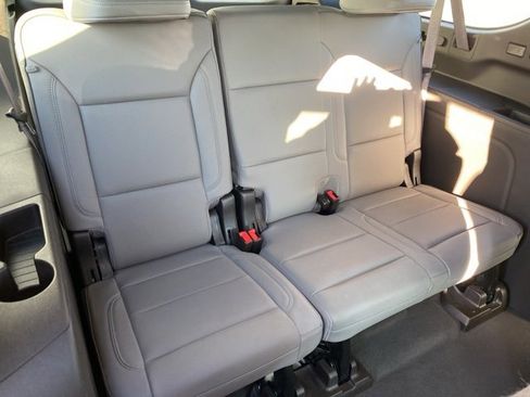 Used 2022 GMC Yukon XL SLT w/ SLT Premium Package image 38