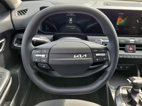 Used 2025 Kia K4 LXS image 17