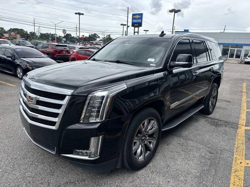 Used 2020 Cadillac Escalade Luxury RWD image 4
