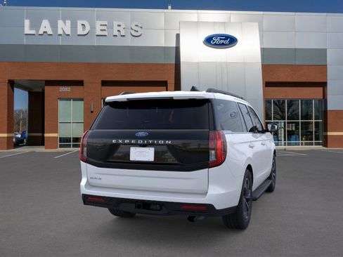 New 2026 Ford Expedition Active image 8