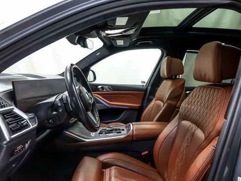 Used 2023 BMW X7 M60i w/ Executive Package image 9
