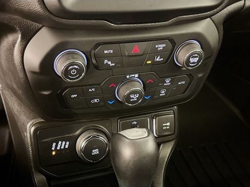 Used 2018 Jeep Renegade Limited w/ UConnect 8.4 Nav Group image 24