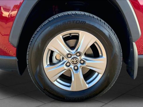 Used 2024 Toyota RAV4 XLE w/ Convenience Package FWD image 11