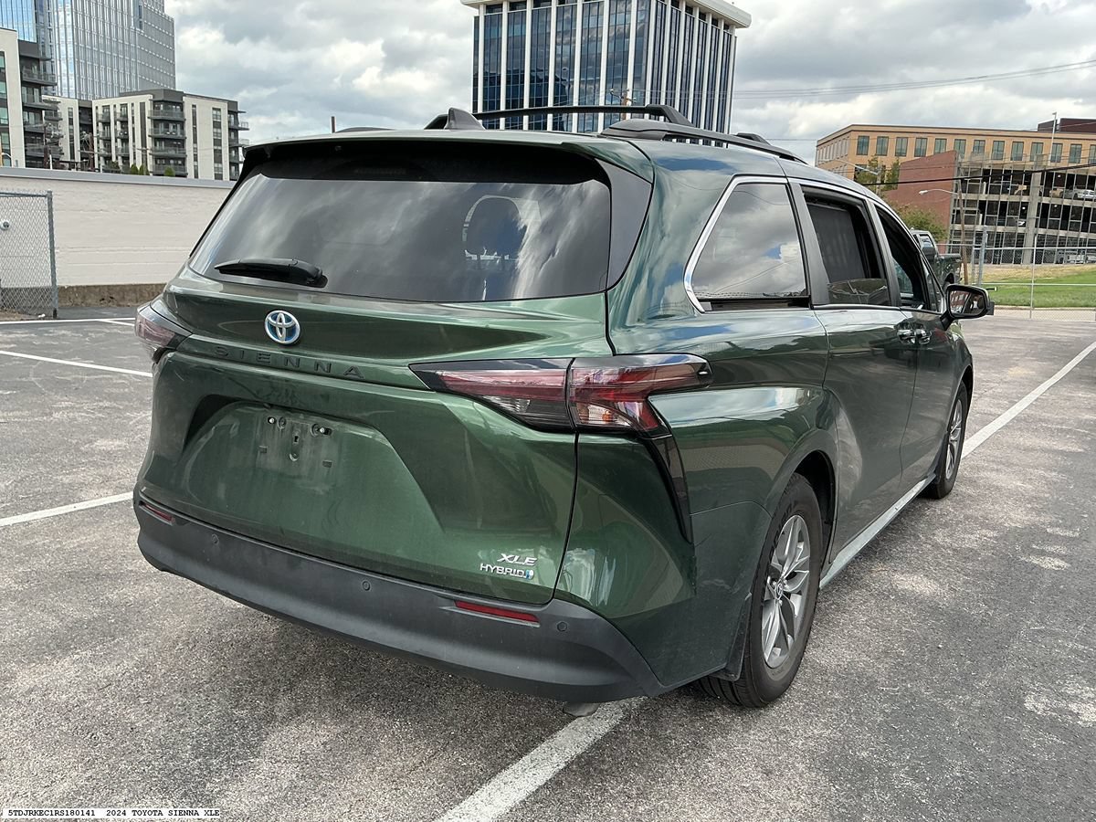 Used 2024 Toyota Sienna XLE w/ XLE Plus Package FWD image 6