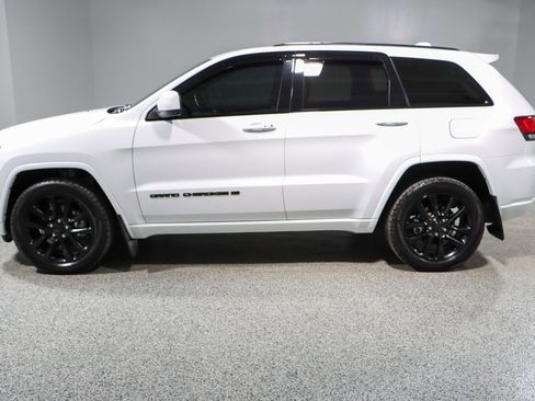 Used 2022 Jeep Grand Cherokee Laredo X image 10
