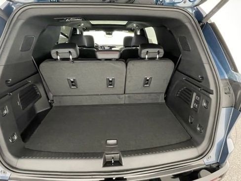 Used 2025 Chevrolet Traverse RS image 46