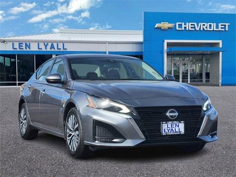 Used 2023 Nissan Altima 2.5 SV image 1