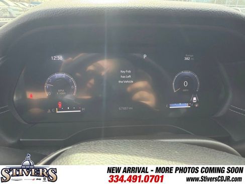 Used 2023 Jeep Grand Cherokee Laredo image 11