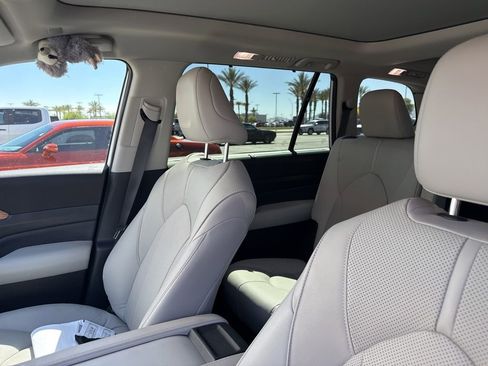 Used 2024 Toyota Grand Highlander Limited image 14