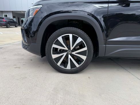 Used 2023 Volkswagen Taos SE FWD image 9