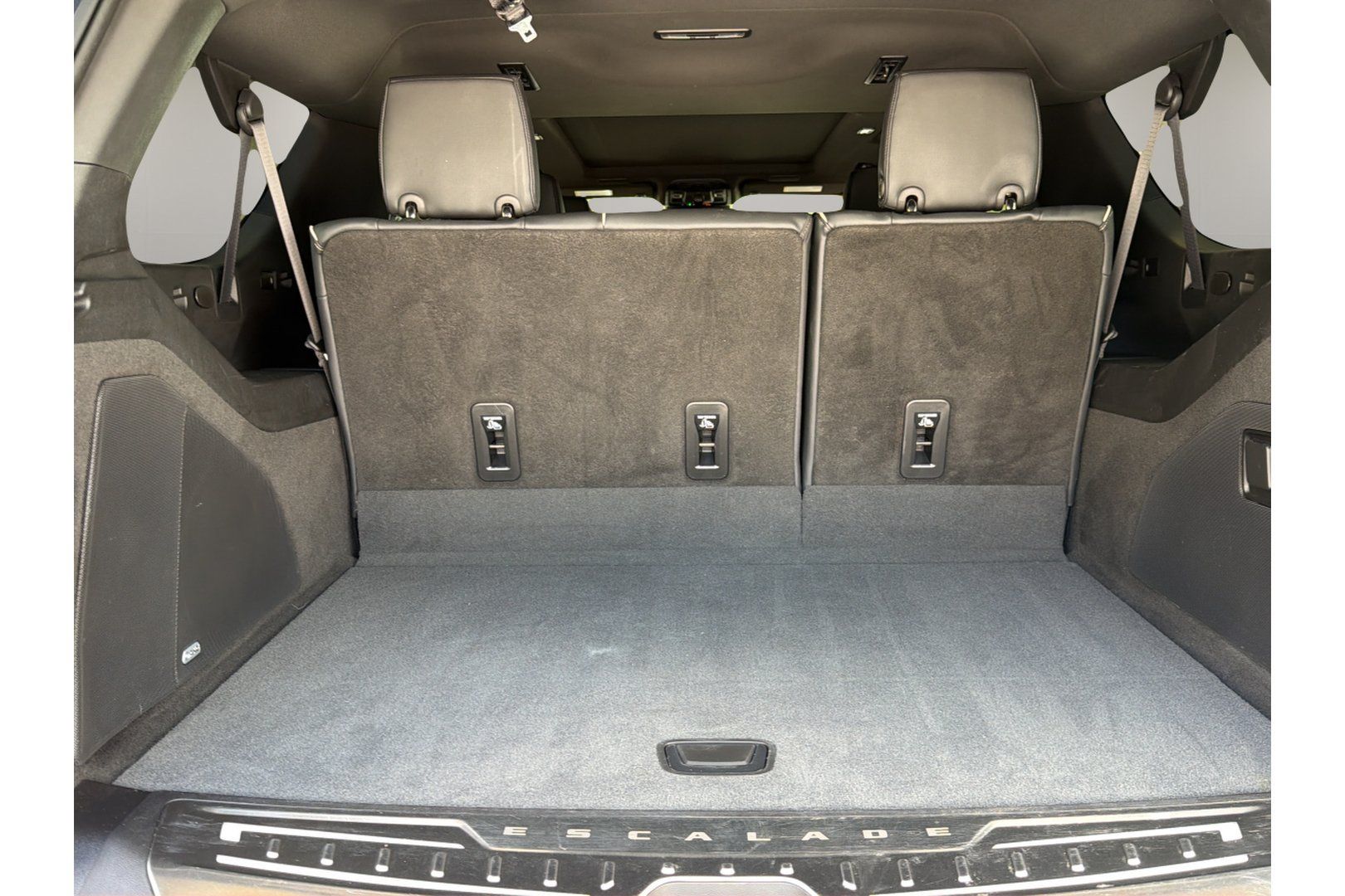 Certified 2023 Cadillac Escalade ESV Premium Luxury w/ LPO, Illumination Package AWD/4WD image 30