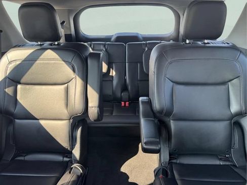 Used 2022 Ford Explorer XLT w/ Equipment Group 202A AWD/4WD image 17