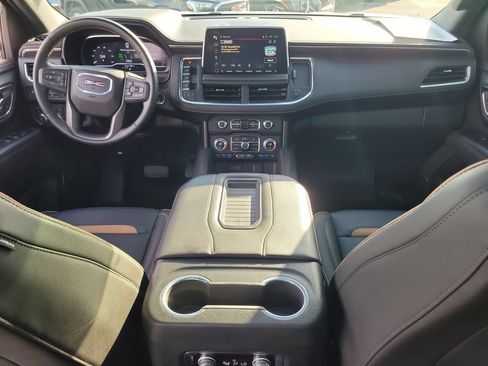 Used 2024 GMC Yukon XL AT4 w/ AT4 Premium Plus Package AWD/4WD image 19