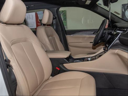 Used 2025 Jeep Grand Cherokee Limited w/ Trailer Tow Package image 23