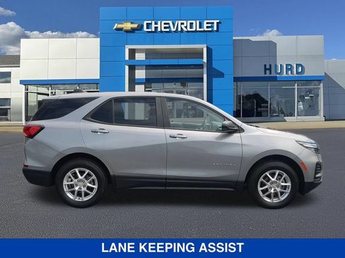 Used 2023 Chevrolet Equinox LS w/ LS Convenience Package AWD/4WD image 3