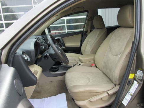 Used 2012 Toyota RAV4 4WD w/ Value Pkg image 4