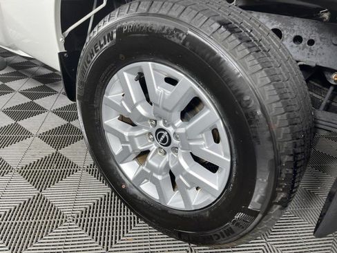 Used 2022 Nissan Frontier SV w/ Technology Package AWD/4WD image 11